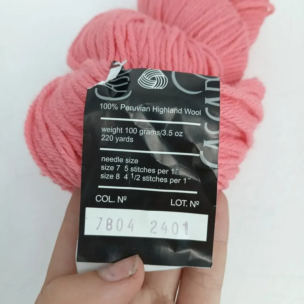 Cascade Yarn Coral ~ 1 skien ~ 3.5 oz ~ 100% Peruvian Highland Wool #7804